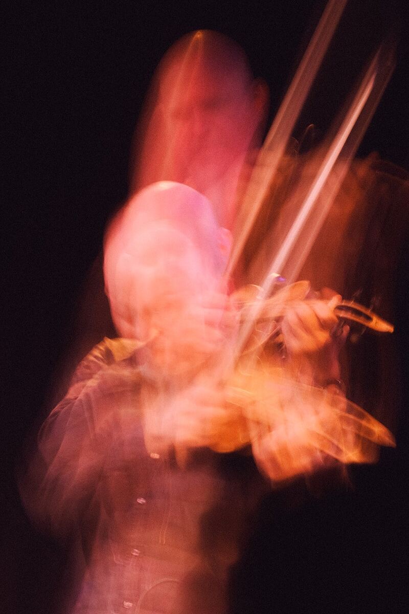 Julian Ferraretto performing, long exposure motion