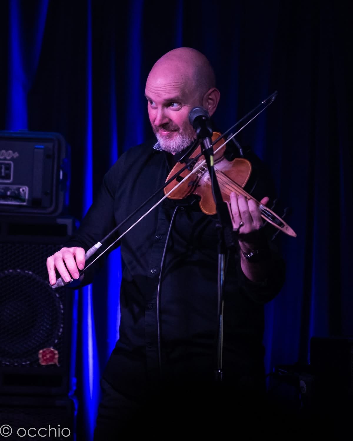 Julian Ferraretto performing live on violin